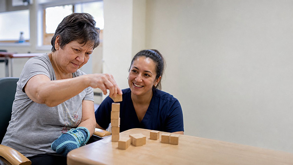 An NDIS participant works with an NDIS physiotherapist